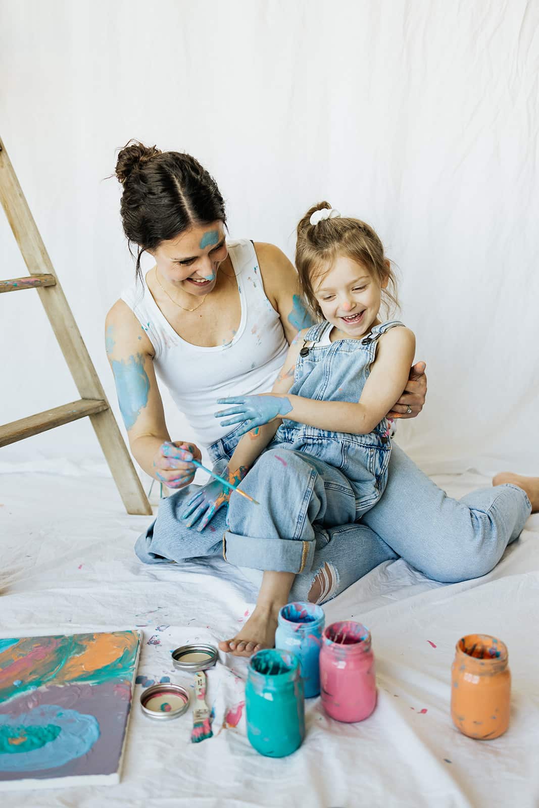 mom and daughter paint a canvas for mothers day photos